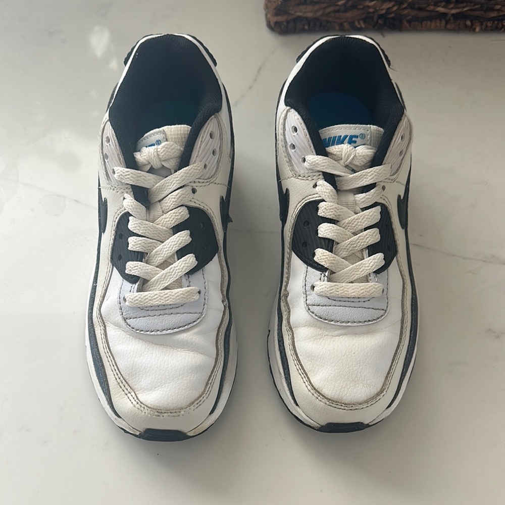 Nike Air Max Tennis Shoes